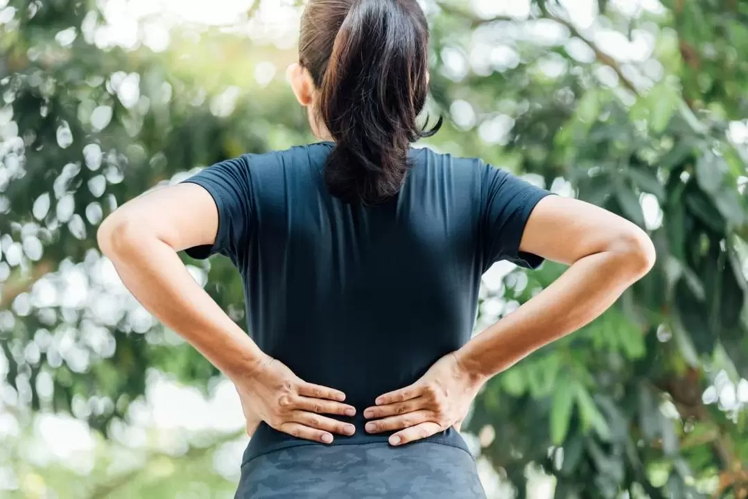 Schmerz am ënneschte Réck wéinst Osteochondrose